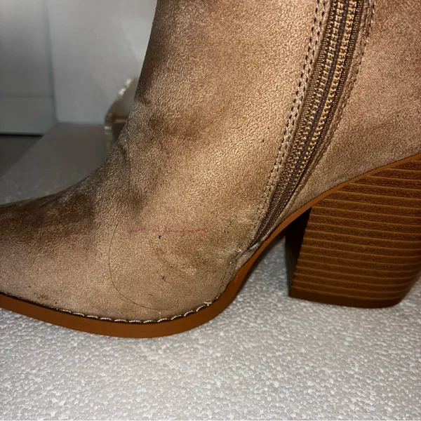 Faux Suede Tan Ankle Boots Size:9 - Image 15