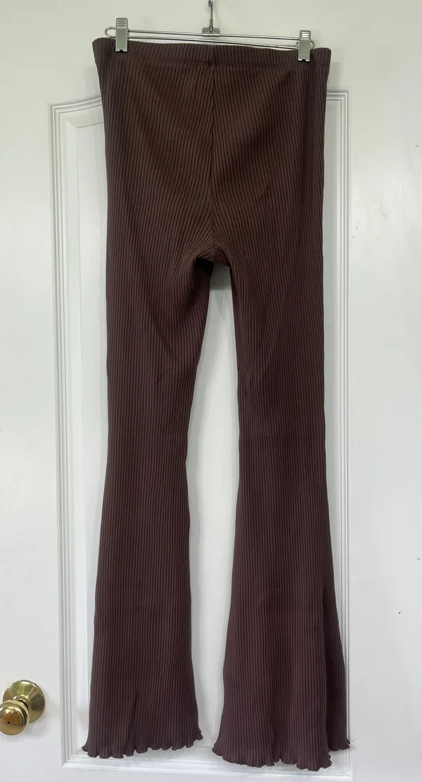 Aeire Flared Leggings - Image 2