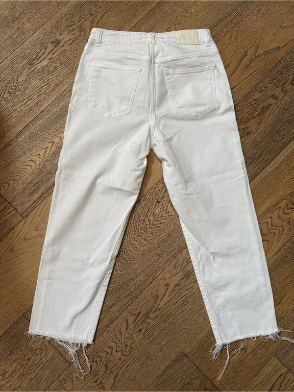 Zara Straight LegWomen's Jeans - Image 4