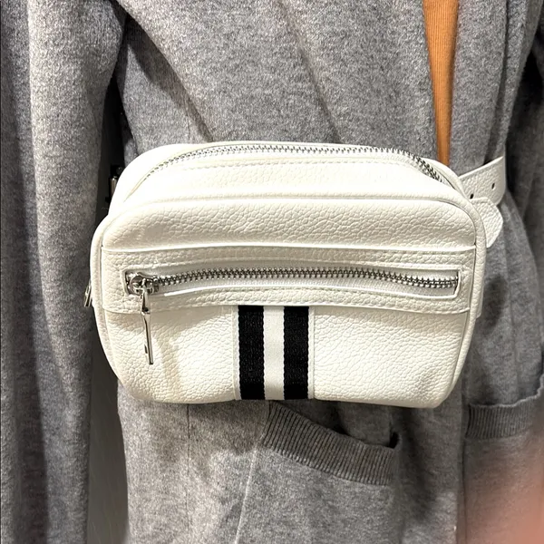 One size Steve Madden belted purse. - Image 2