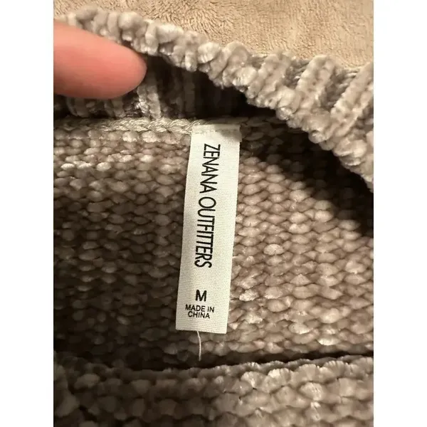Zenana Outfitters Chenille Mock Neck Sweater Size Medium Soft P:ullover Fall - Image 4