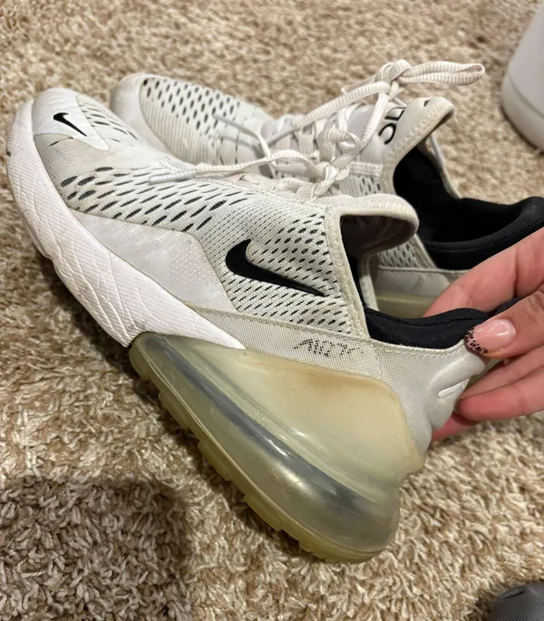 Nike Tennis Shoes - Image 4