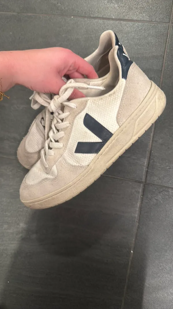 VEJA Sneakers - Image 2
