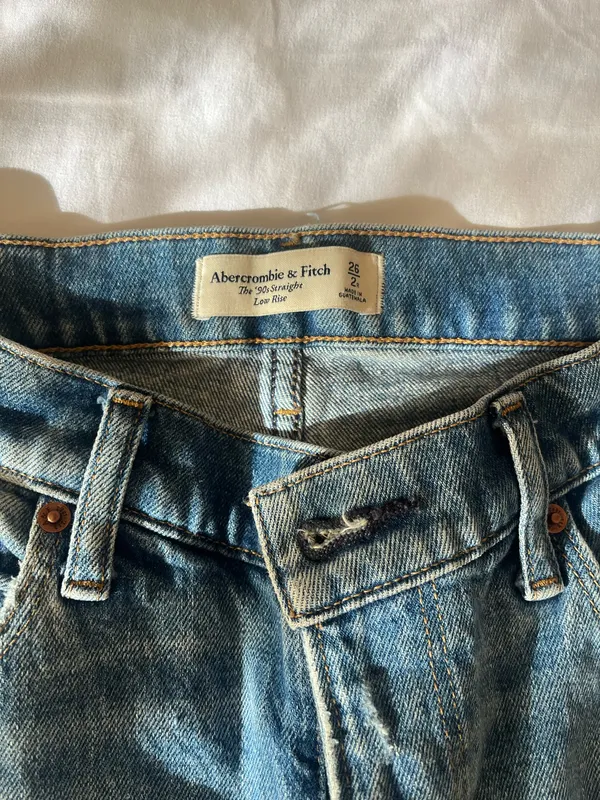 Abercrombie Mid-Rise Jeans - Image 3