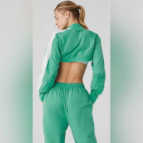ALO Yoga NWT Racetrack Shrug Lettuce Green White Size XS - Image 2