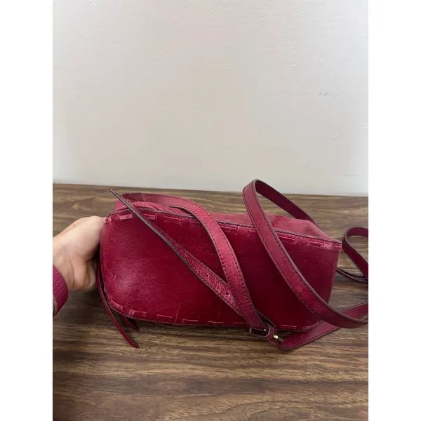 Hobo Red Genuine‎ Leather Slouchy Crossbody Bag Whipstitch Detail Tassel Zipper - Image 6