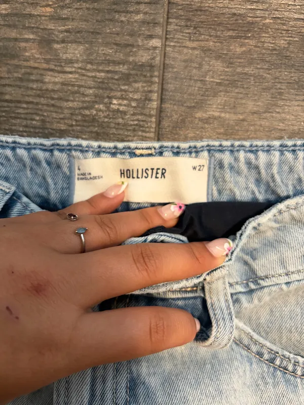 SOLD holister jean skirt with built in shorts size 4 - Image 3