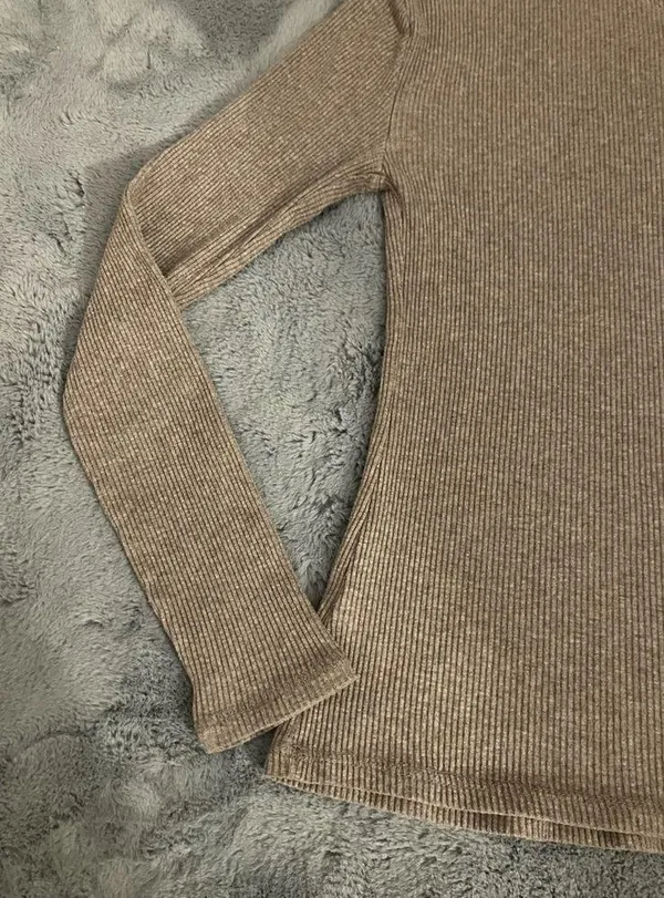 Old Navy ribbed long sleeve tee - Image 4