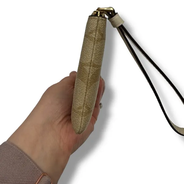 Coach Signature Canvas Wristlet Khaki Chalk Corner Zip Gold Hardware Classic‎ - Image 4