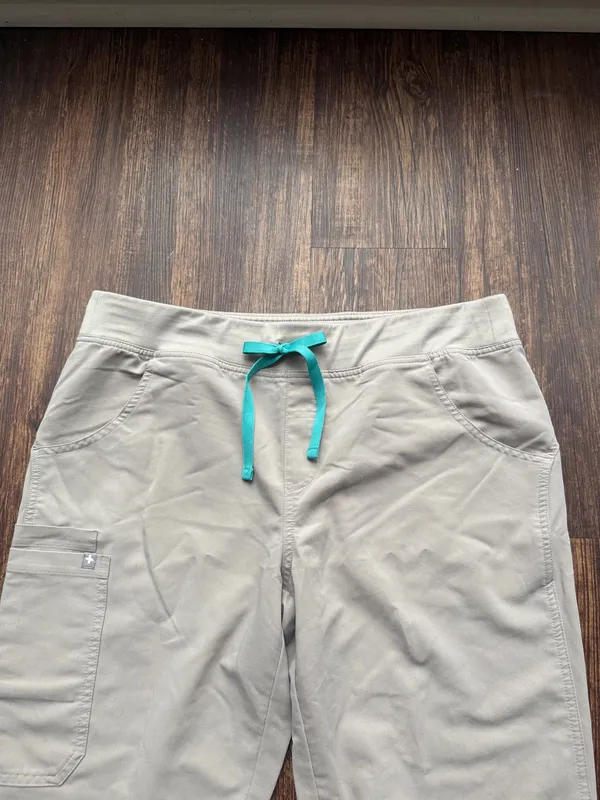 FIGS Women’s Boulder Tan Kade Cargo Scrub Pants Nurse Hospital - Size L Petite - Image 5
