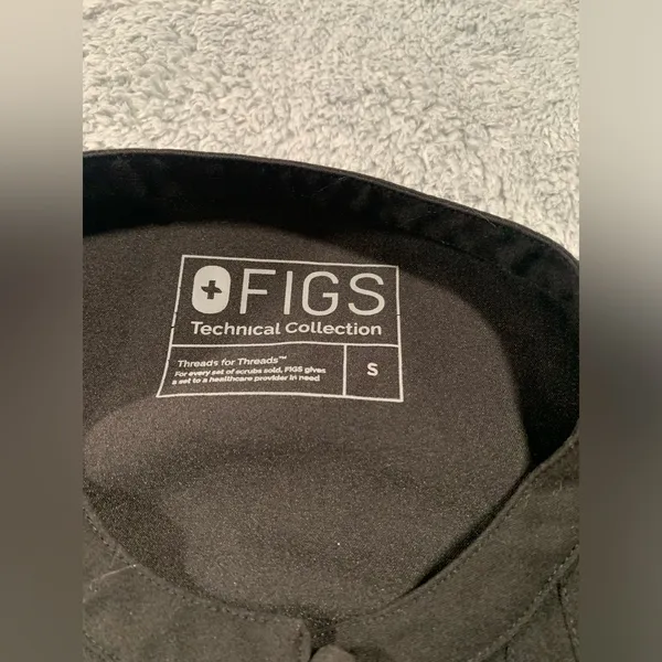 Figs black scrub top small - Image 5