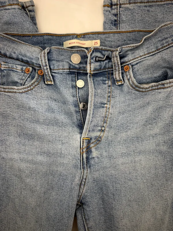 Levi’s Wedgie Straight Jeans - Image 3
