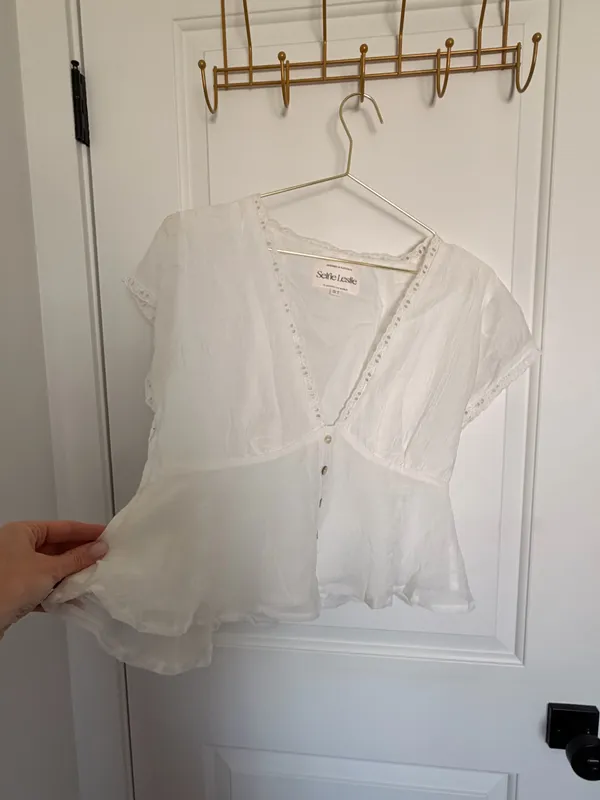 Selfie Leslie Azura Scalloped White Lace Trim Peplum Top - Image 11