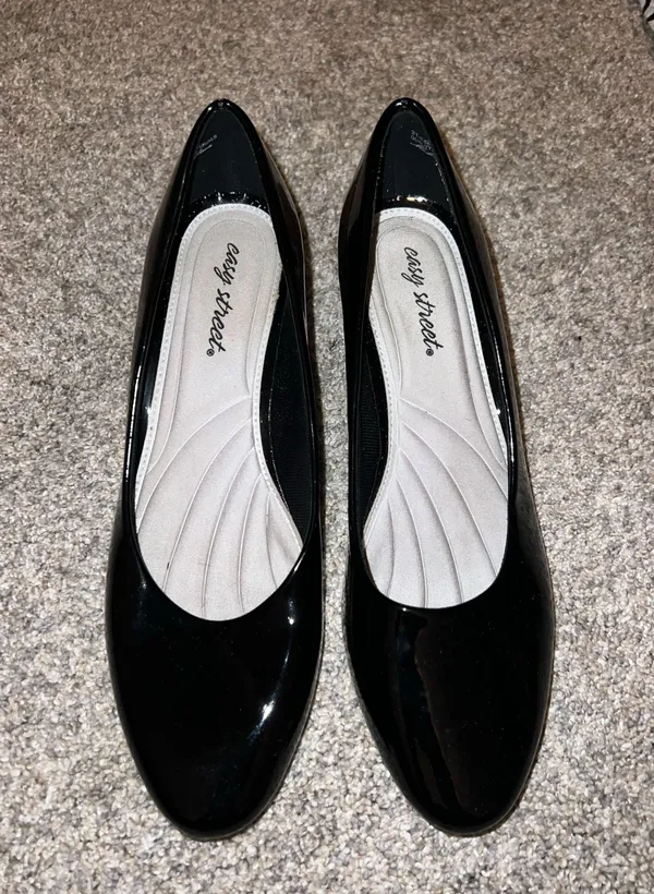 Easy Street Black Pumps - Image 2