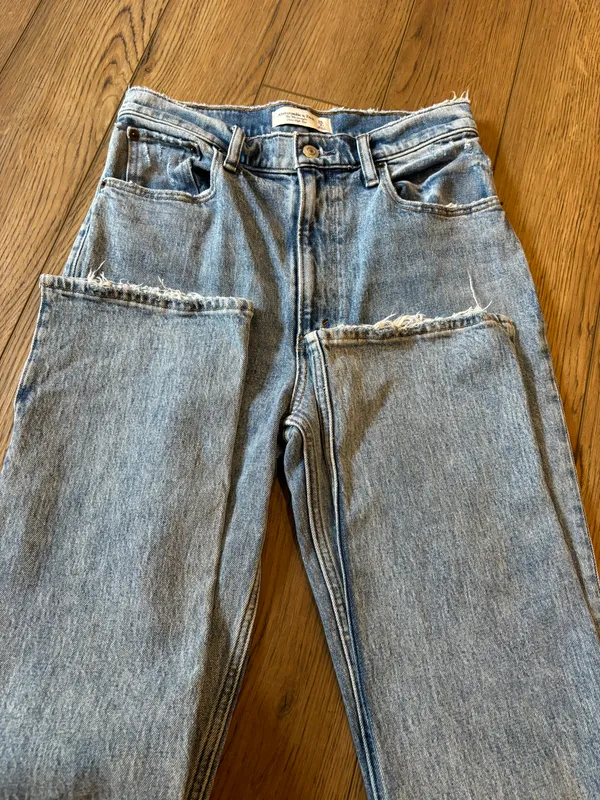 Abercrombie Jeans - Image 2