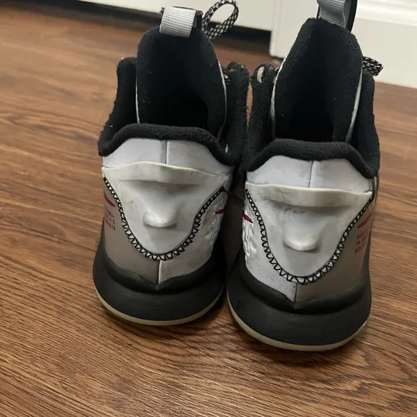 Nike Grey Fireberry Lebron Witness 5 GS Sneakers 3.5 Y/5 Women’s - Image 2
