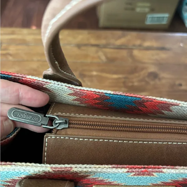 Wrangler Women's Aztec Pattern Tote Bag NWOT - Image 8