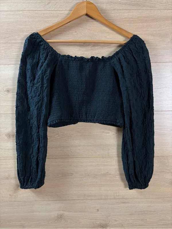 American Eagle Black Long Sleeve Smocked Crop Top Medium - Image 8