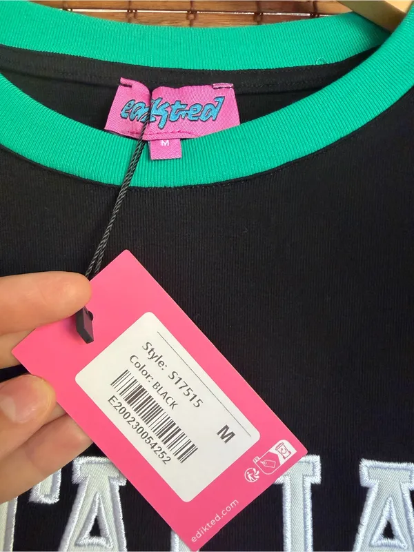 NWT Edikted Italia Graphic Long Sleeve Crop Top Black Medium - Image 5