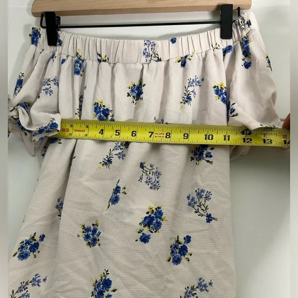 T•I•M•I•N•G Off the shoulder shirt size s - Image 4
