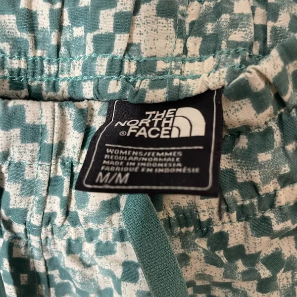 The North Face Green White Athletic Shorts Geometric Logo Medium Excellent Cond - Image 6