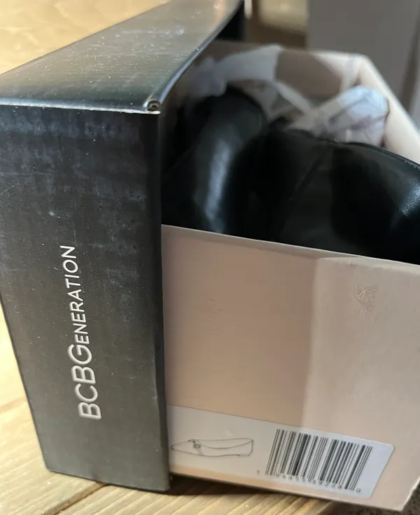 BCBGeneration New in Box Women's Black Kori Pointed Toe Bit Flats black size 8 - Image 8