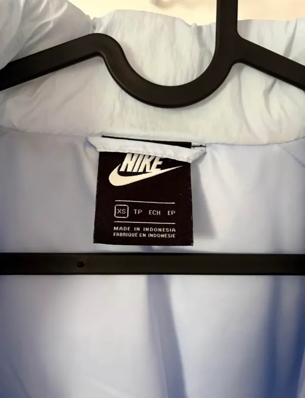 Cropped Nike Puffer Jacket - Image 3