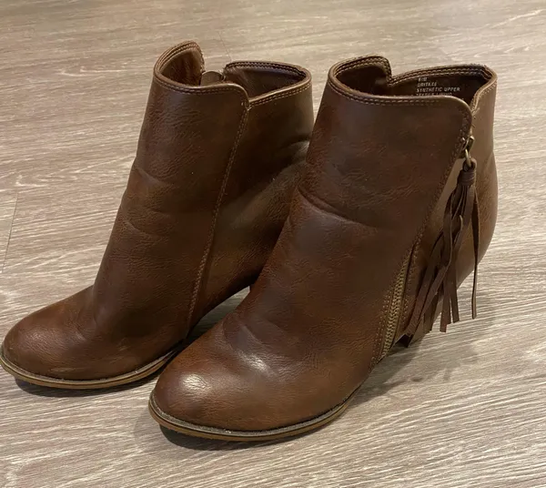 Nine West Dritax 5 Brown Fringe Booties - Image 2