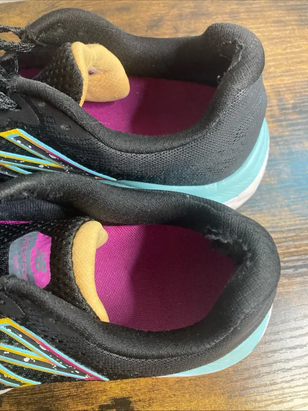 New Balance Sz 8 Womens Fresh Foam 680v7 - Black Pink Surf Light Blue Teal - Image 7