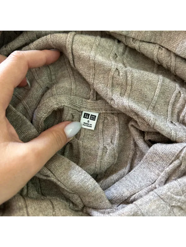 Uniqlo Women's Heather Brown Cable Knit Hoodie Sweater Granola Cottage Pullover - Image 4
