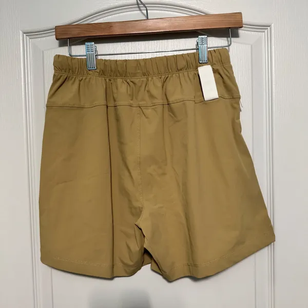 Fabletics Women Tan Khaki Athletic Running Shorts, Zipper‎ Pocket 5 Inch Inseam - Image 4