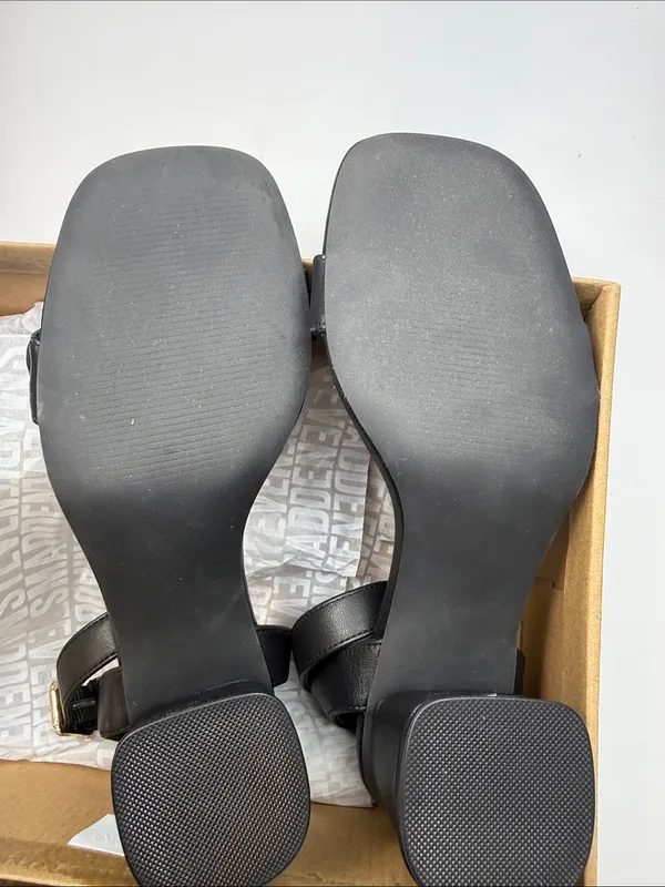 Steve Madden Women's Mindi Black Leather Sandals with Buckle Size 6.5 - Image 6
