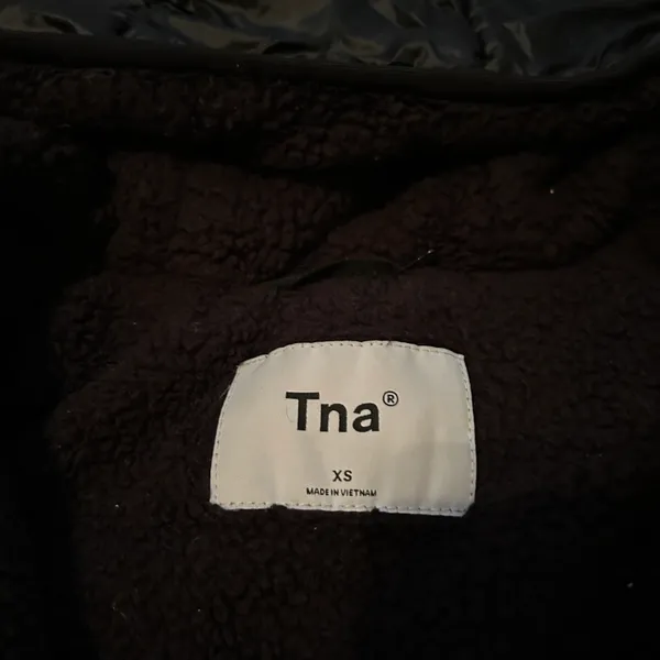Aritzia Tna Light Puffer Jacket with Certified Down - Image 4