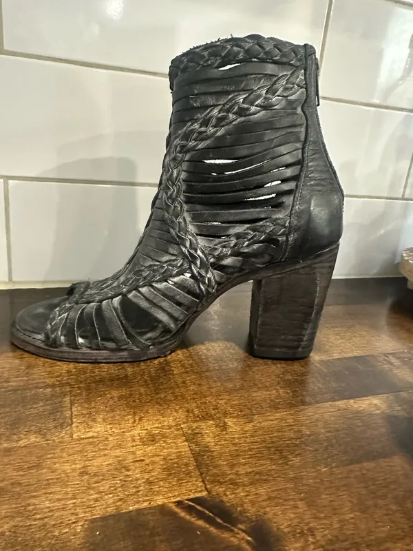 Freebird by Steven Booties. Black size 8.  - Image 2