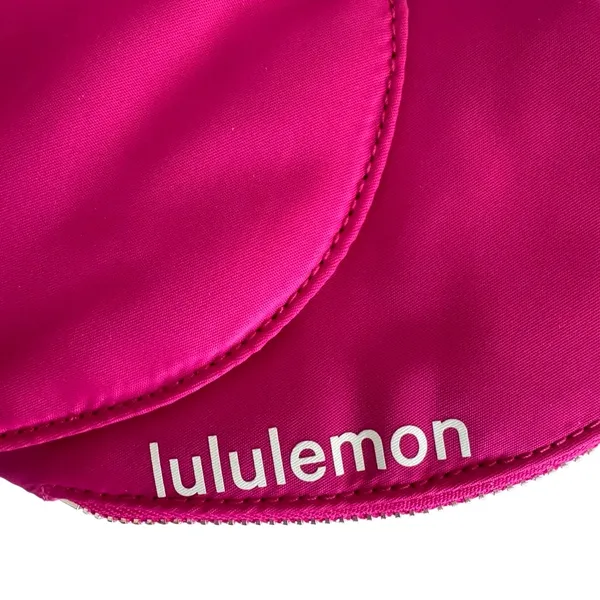 Lululemon Dual Pouch Wristlet Heart Passionate / Passionate / Gold - Image 14