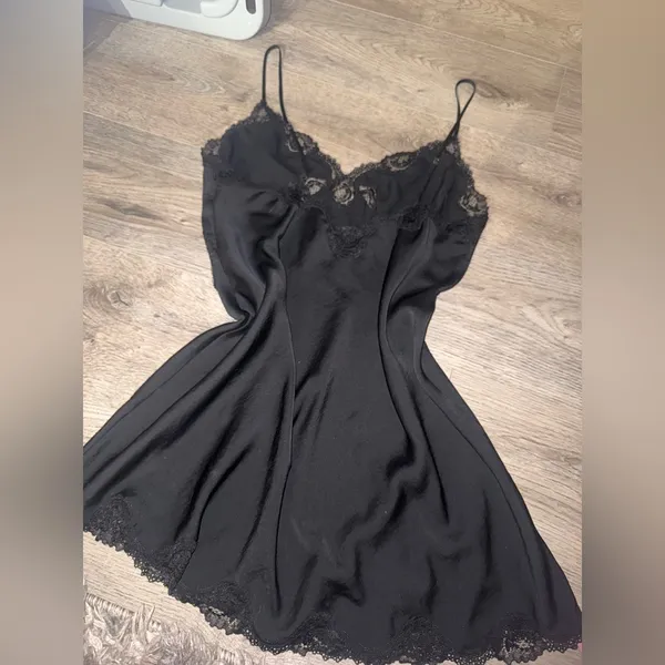 Victoria’s Secret Little Black Lacy Slip chemise large - Image 6