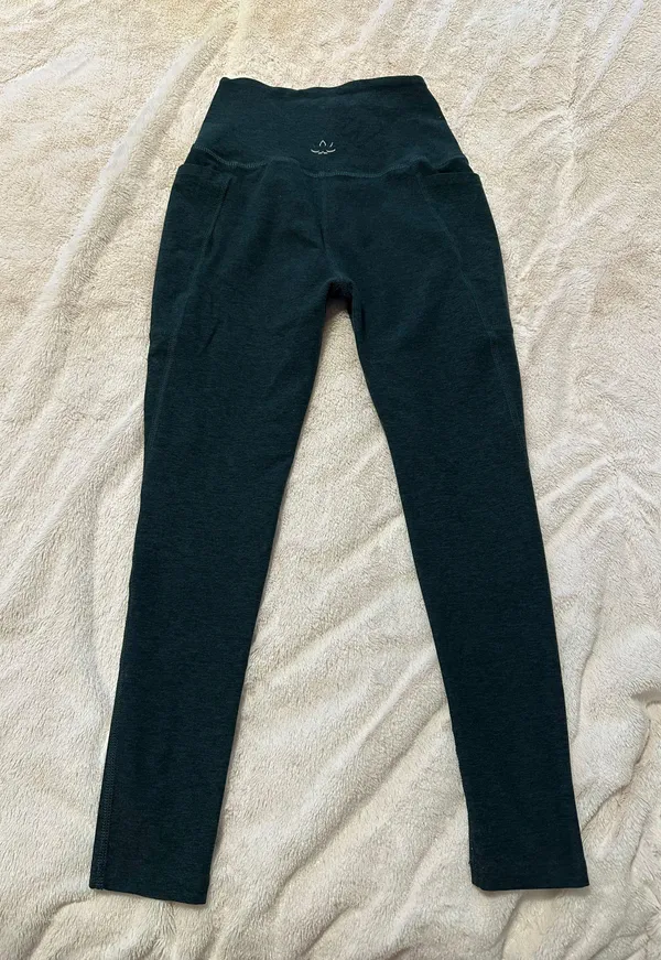 Beyond Yoga Spacedye Forest Green Leggings With Pockets - Image 2
