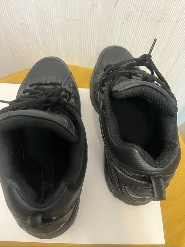 New Balance for crews slip oil &resistant Women's Black Leather & Mesh Sneakers - Image 8