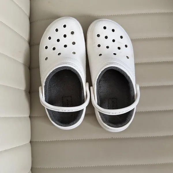 White Crocs Shoes Clogs with Fleece Lining M7 W9 - Image 6