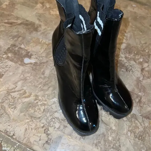 NWOT Forever 21 patent leather vinyl heeled boots booties size 7 - Image 6