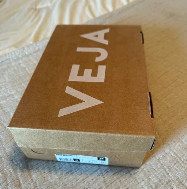 VEJA NIB Size 7  V-12 Jaune Fluo - Image 5