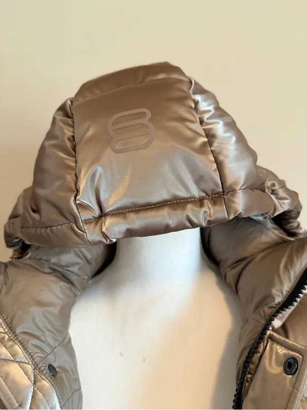 Aritzia The Super Puff Shorty Liquid Shine woman's jacket size 2xs relaxed fit - Image 15