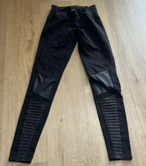Alo Yoga High Waisted Moto Leggings Sz XS - Image 4
