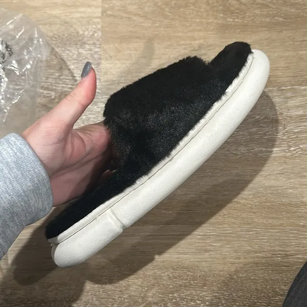 NWT women’s slippers. Size 8. Bought on accident and can’t return. Open toe - Image 3