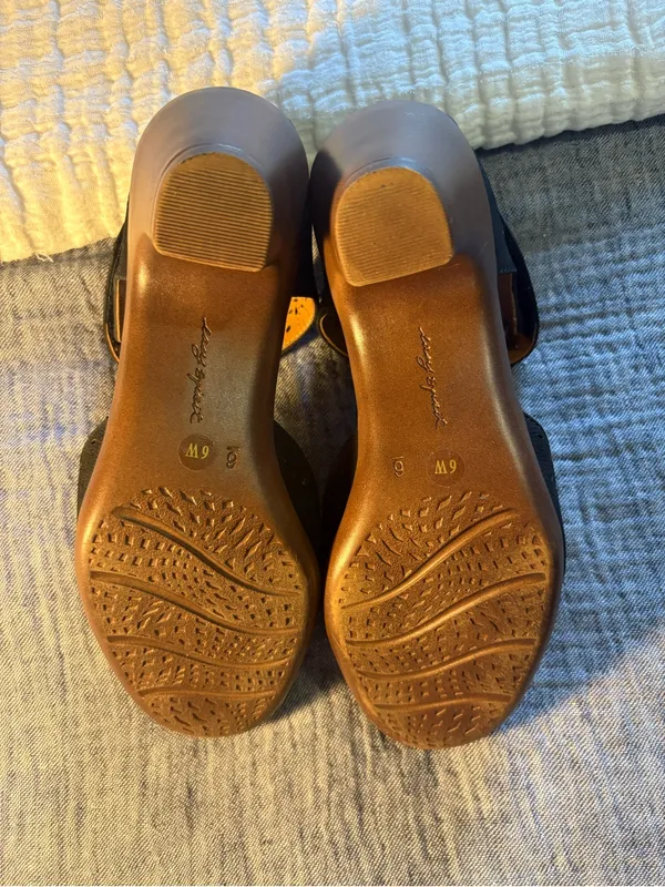 Easy Spirit Cindie Mary Jane pump 
Size 6 - Image 6