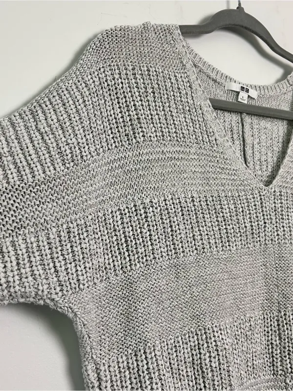Uniqlo|Light Gray V-Neck Short Sleeve Knit Sweater sz L - Image 6
