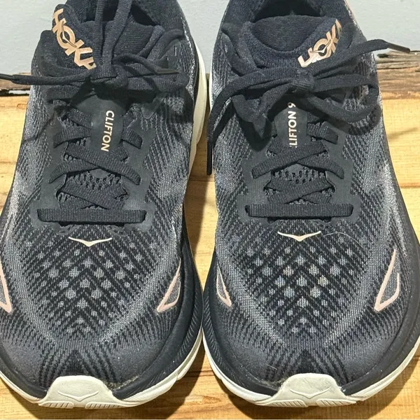 Hoka Women’s Clifton 9‎ Sneaker in Black/Rose Gold Size 7.5 B20 - Image 5