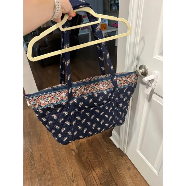 Vera Bradley Miller bag in Retired Navy pattern excellent condition - Image 5