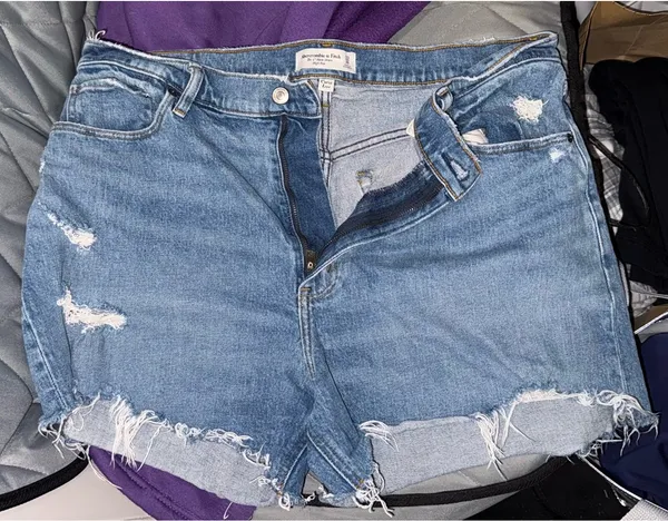 Abercrombie Curve Love Shorts High-Rise Mom - Image 7