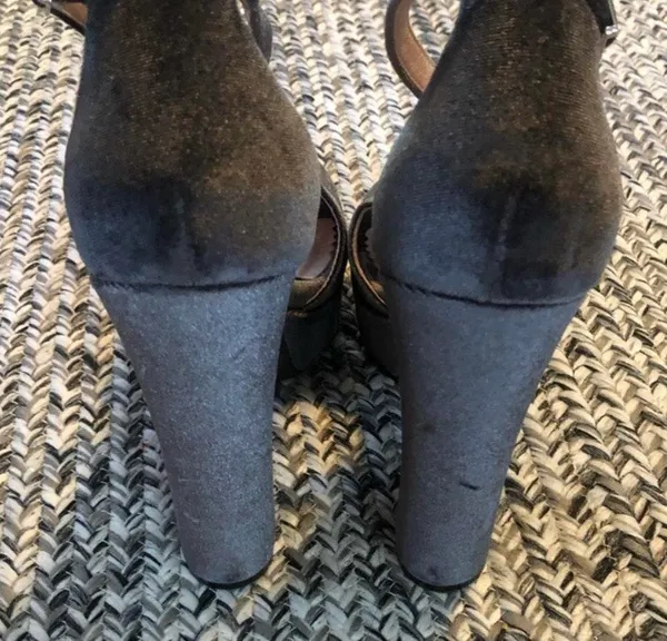 Chinese Laundry Grey  heels - Image 4